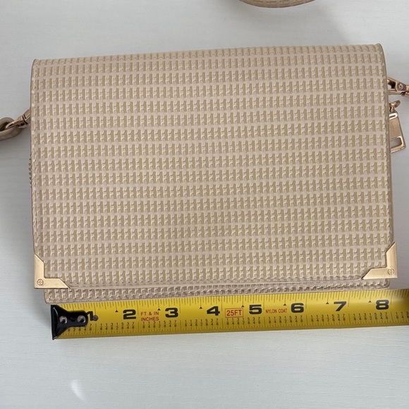 Urban Expressions Tan Crossbody Bag - Picture 11 of 12